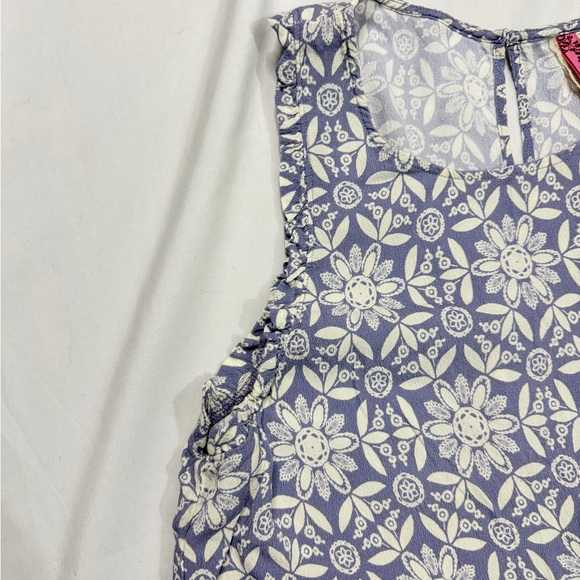 Cinnamon Girl Floral Sleeveless Top - Blue and White - Picture 3 of 4